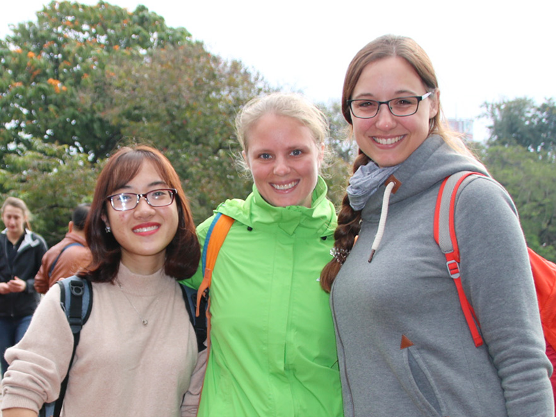 [Top] 5 địa điểm học Tiếng Anh miễn phí với người nước ngoài tại Hà Nội